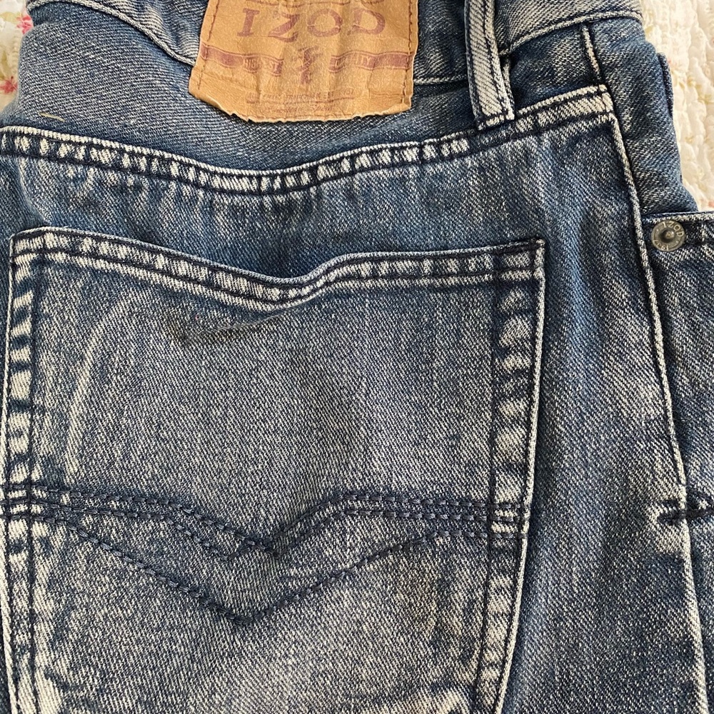 Izod men’s medium wash straight fit 34x30 jeans.